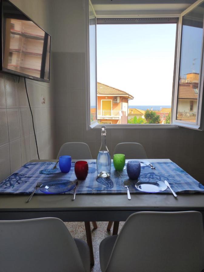 Appartamento Vicino Al Mare Con Parcheggio Riva Ligure Exterior photo