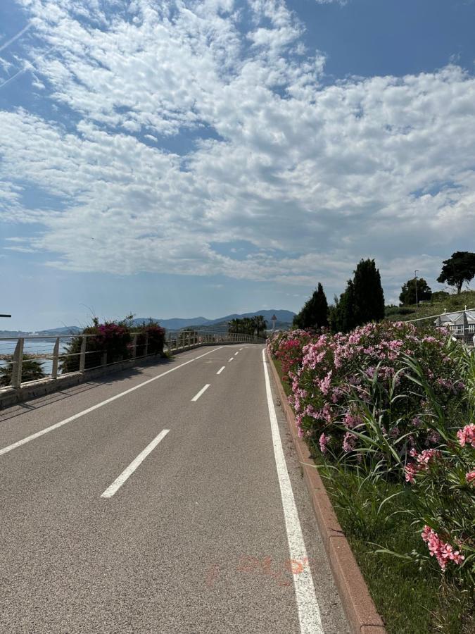 Appartamento Vicino Al Mare Con Parcheggio Riva Ligure Exterior photo